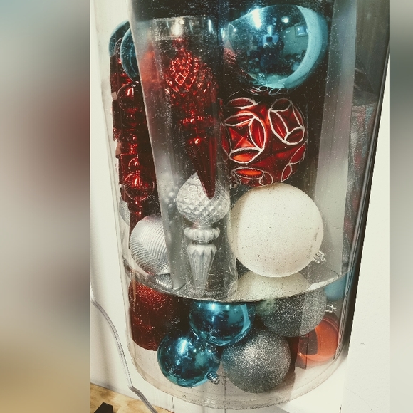 Martha Stewart Living 100 Piece shatter-resistant ornaments - Picture 3 of 4